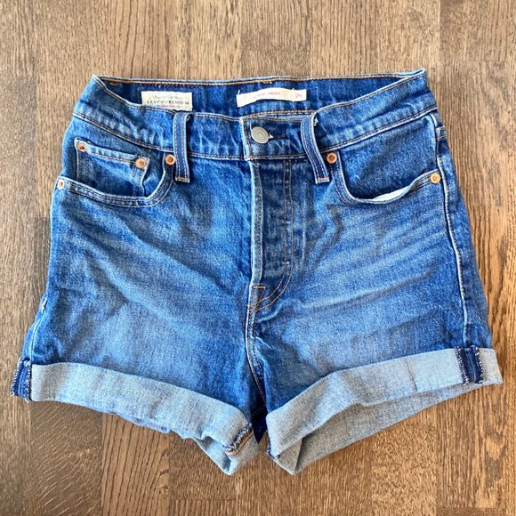 Levi's Wedgie roll-hem short in Authentic Favorite 26 - Picture 4 of 8